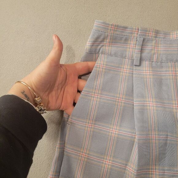 Oasis Gray Bermudas with Tailored Style and Front Pleat Size US 2 - Picture 2 of 9